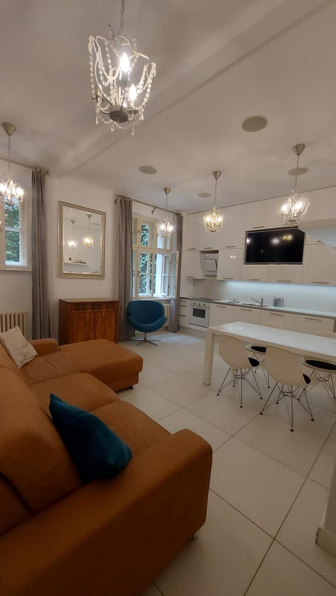 Beautiful Appartment In The Old Town Of Bratislava Bagian luar foto